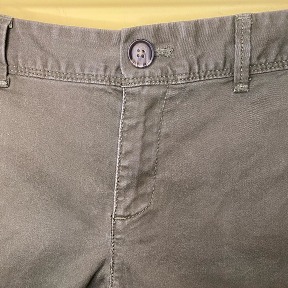 Banana Republic Dark Green/Brown Chino Cuffed Shorts Size 0 - Picture 2 of 9